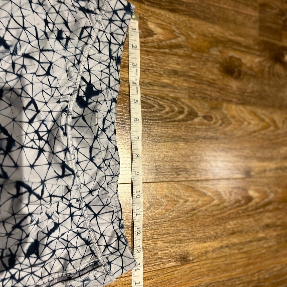 Lululemon Retreat Yogi Crop
Star Crushed Silver Fox Deep Navy size 6 - Picture 9 of 10
